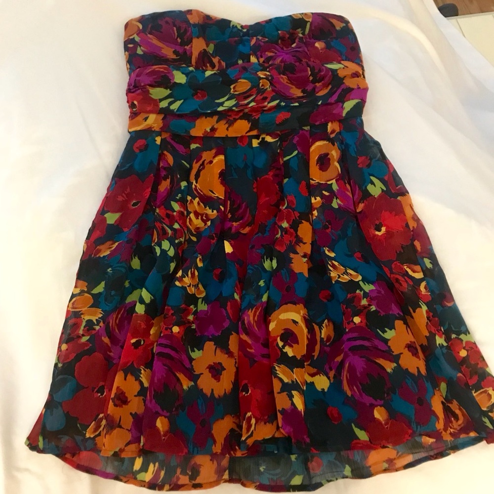Strapless super flattering L flower pattern dress